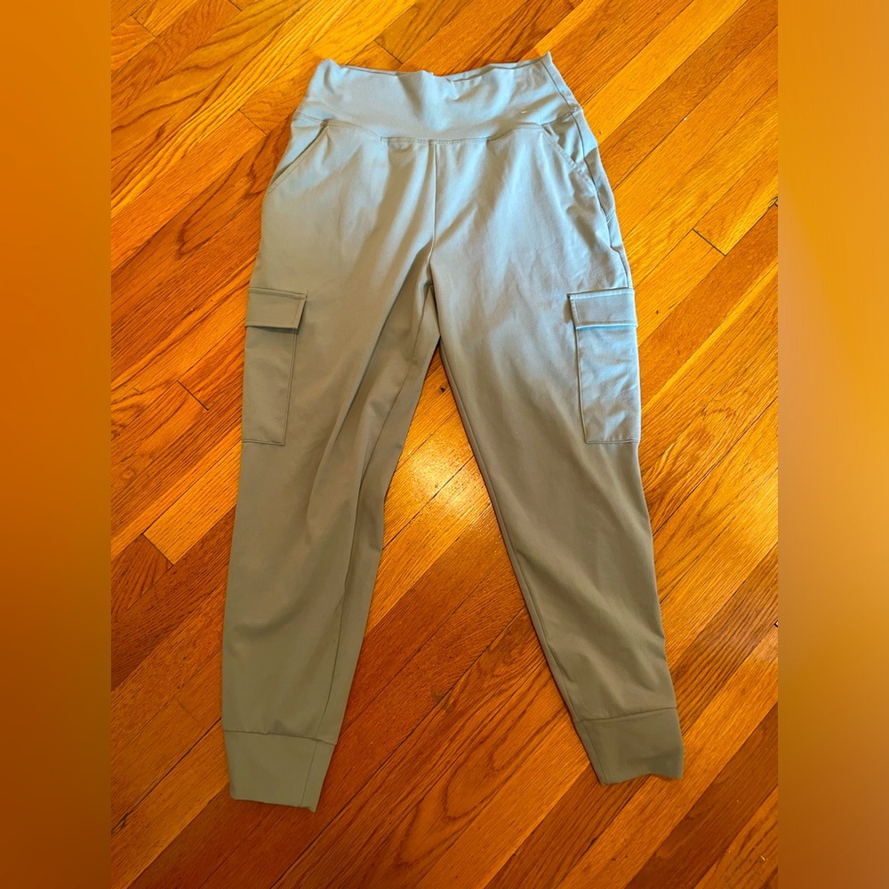 Green cargo joggers